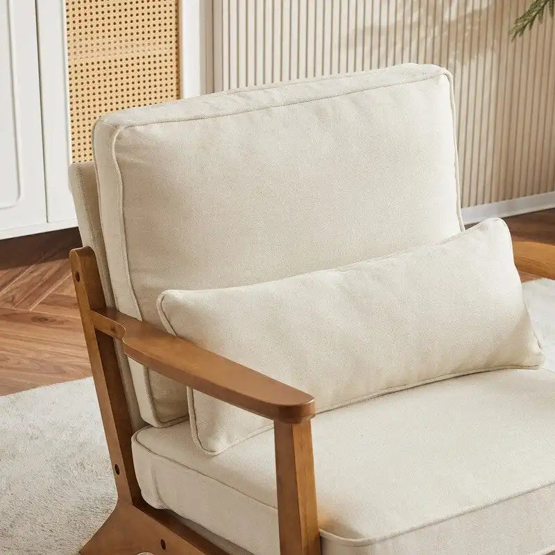 Fauteuil d'appoint beige en lin mélangé, pieds en bois et un coussin.