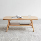 Table basse rectangulaire à deux niveaux en bois massif naturel Grondin Nordic avec étagère