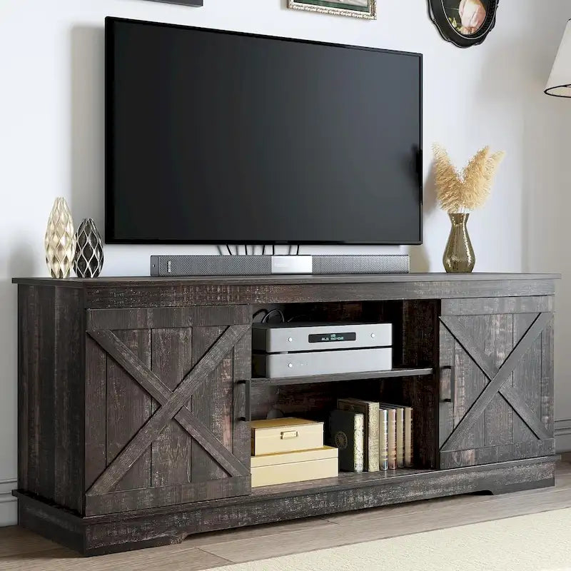 Meuble TV Moasis style ferme avec porte de grange, console multimédia et rangements intégrés
