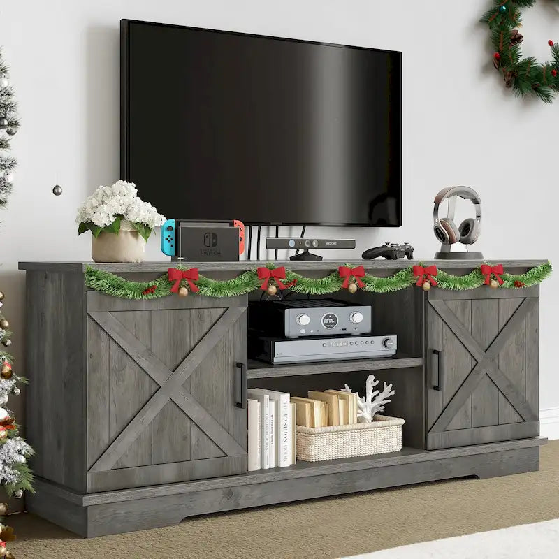 Meuble TV Moasis style ferme avec porte de grange, console multimédia et rangements intégrés
