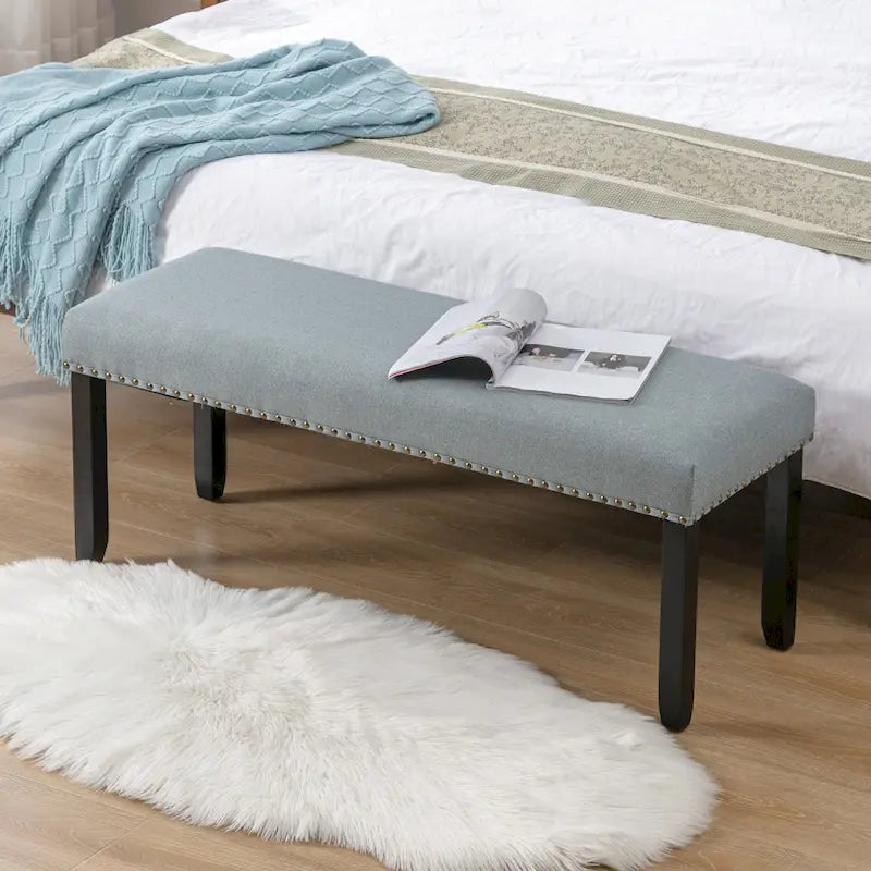 Banc moderne capitonné de 44 pouces de long avec garniture cloutée et pieds en bois